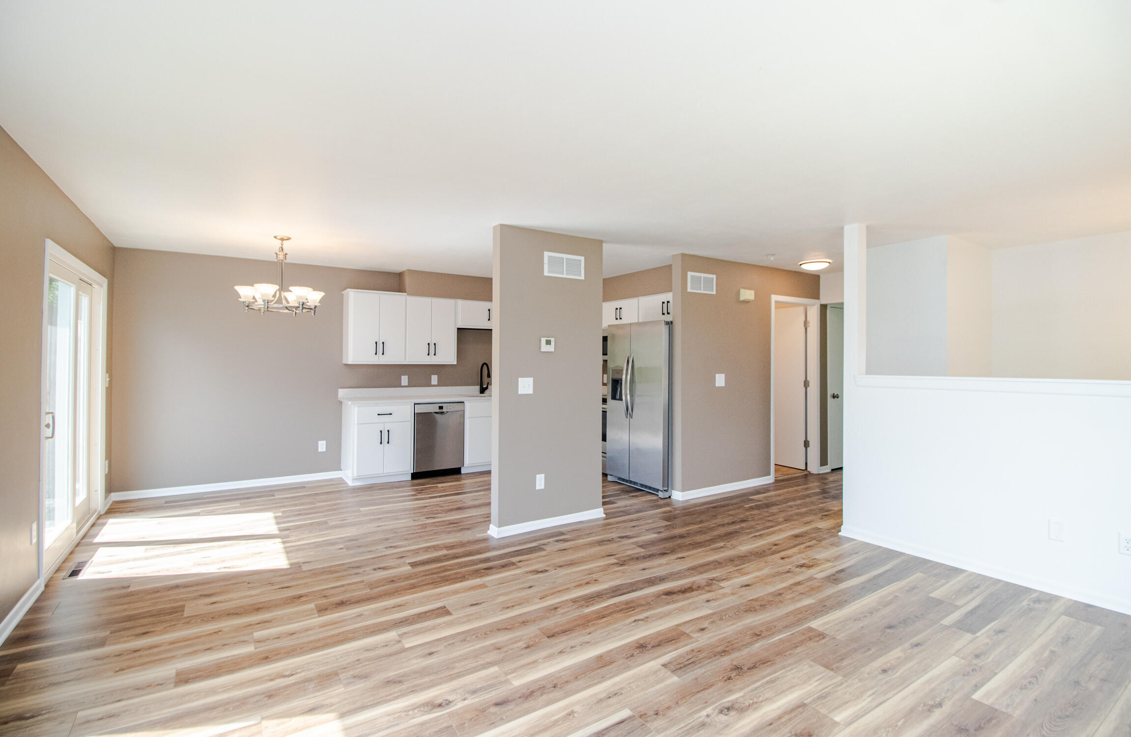 1410 South River Road New Berlin, WI 53151 - Photo 12 of 41 Living Room