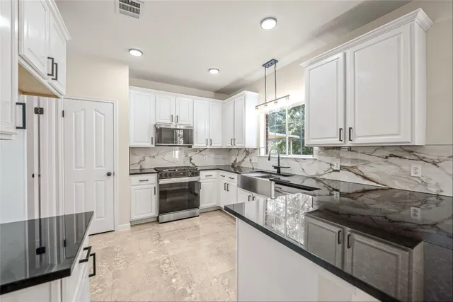 $579,900 | 13102 Hunters Chase Drive, Austin, TX 78729