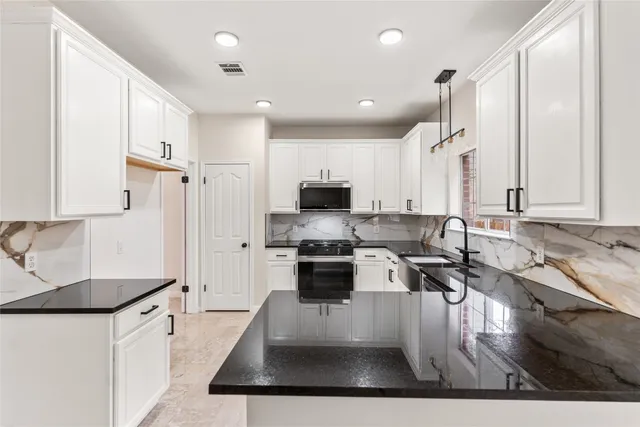 $579,900 | 13102 Hunters Chase Drive, Austin, TX 78729