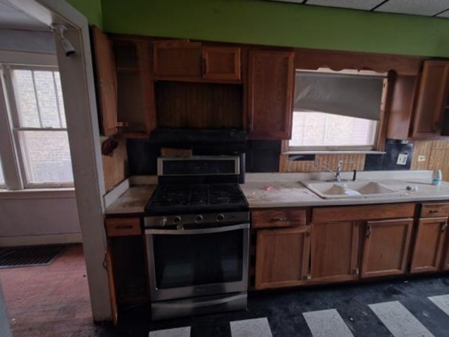 213 157th Street Calumet City, IL 60409 - Photo 9 of 13