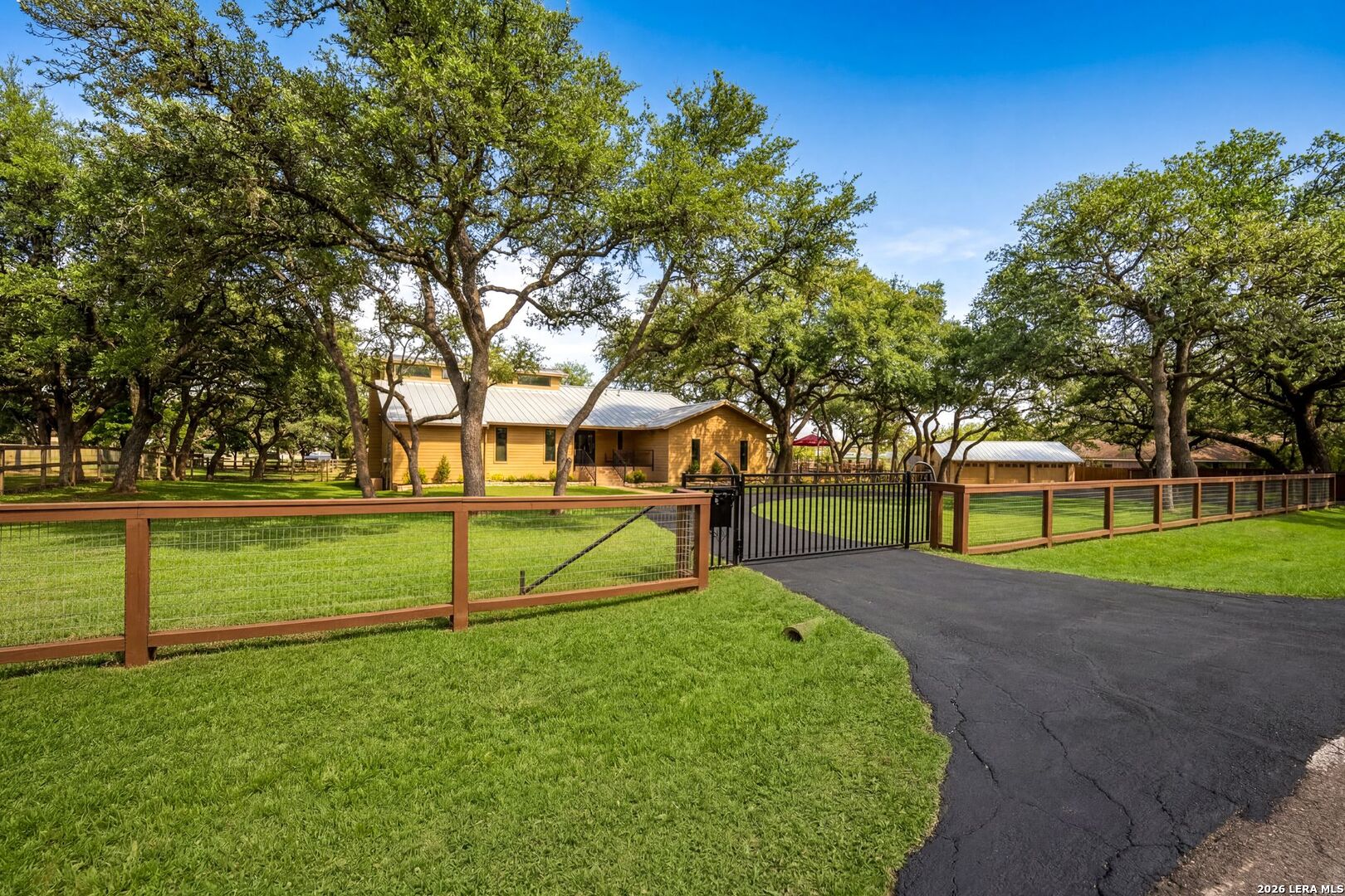 29274 Seabiscuit Drive Fair Oaks Ranch, TX 78015 - Photo 3 of 86