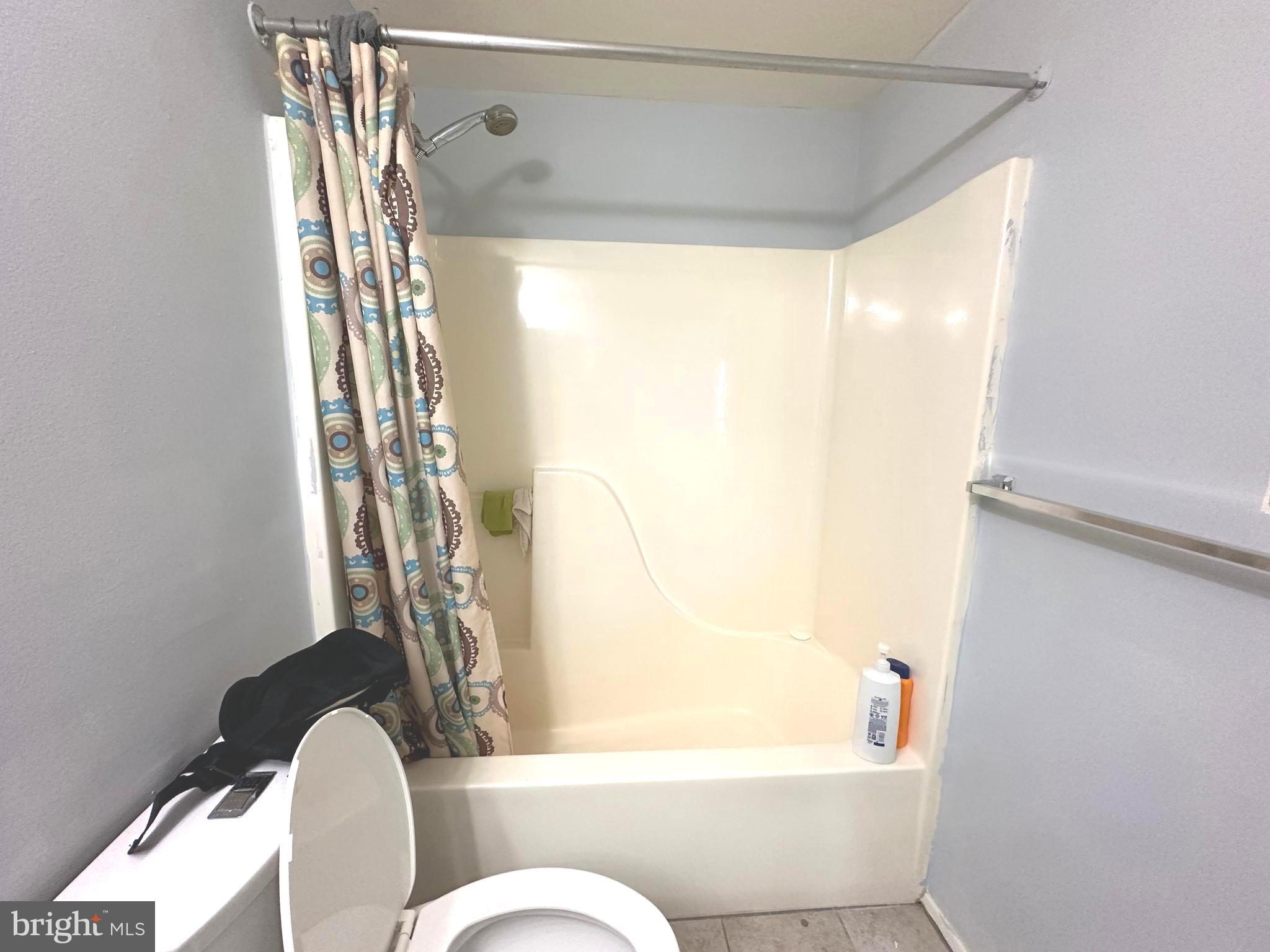 3426 Round Road Baltimore, MD 21225 - Photo 23 of 37 Ensuite Bath