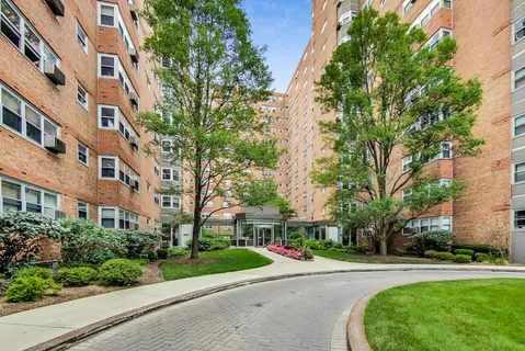 $140,000 | 4950 North Marine Drive, Unit 1402, Chicago, IL 60640