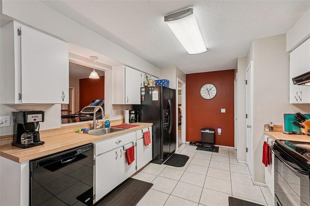 651 Porpoise Road Venice, FL 34293 - Photo 12 of 33