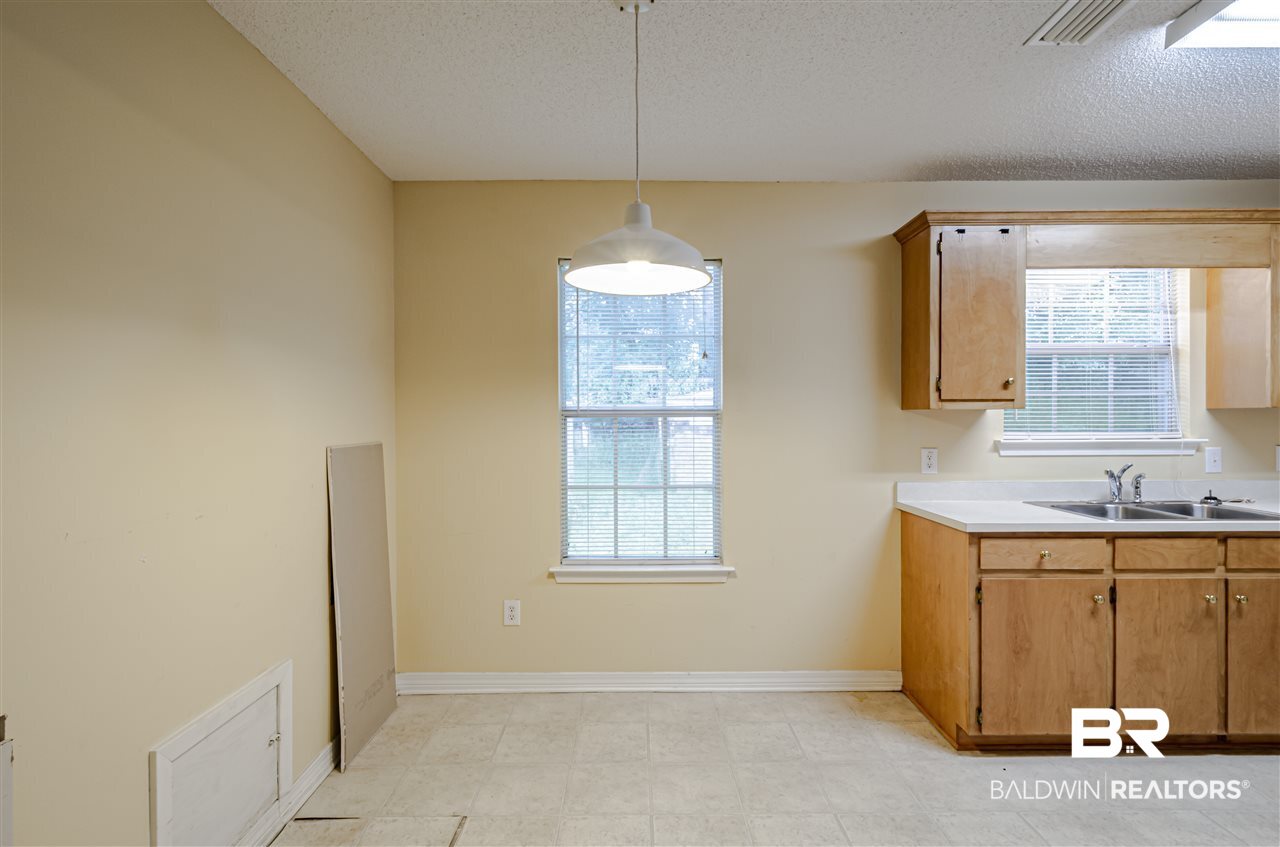 2446 Nortons Lane Mobile, AL 36605 - Photo 2 of 19
