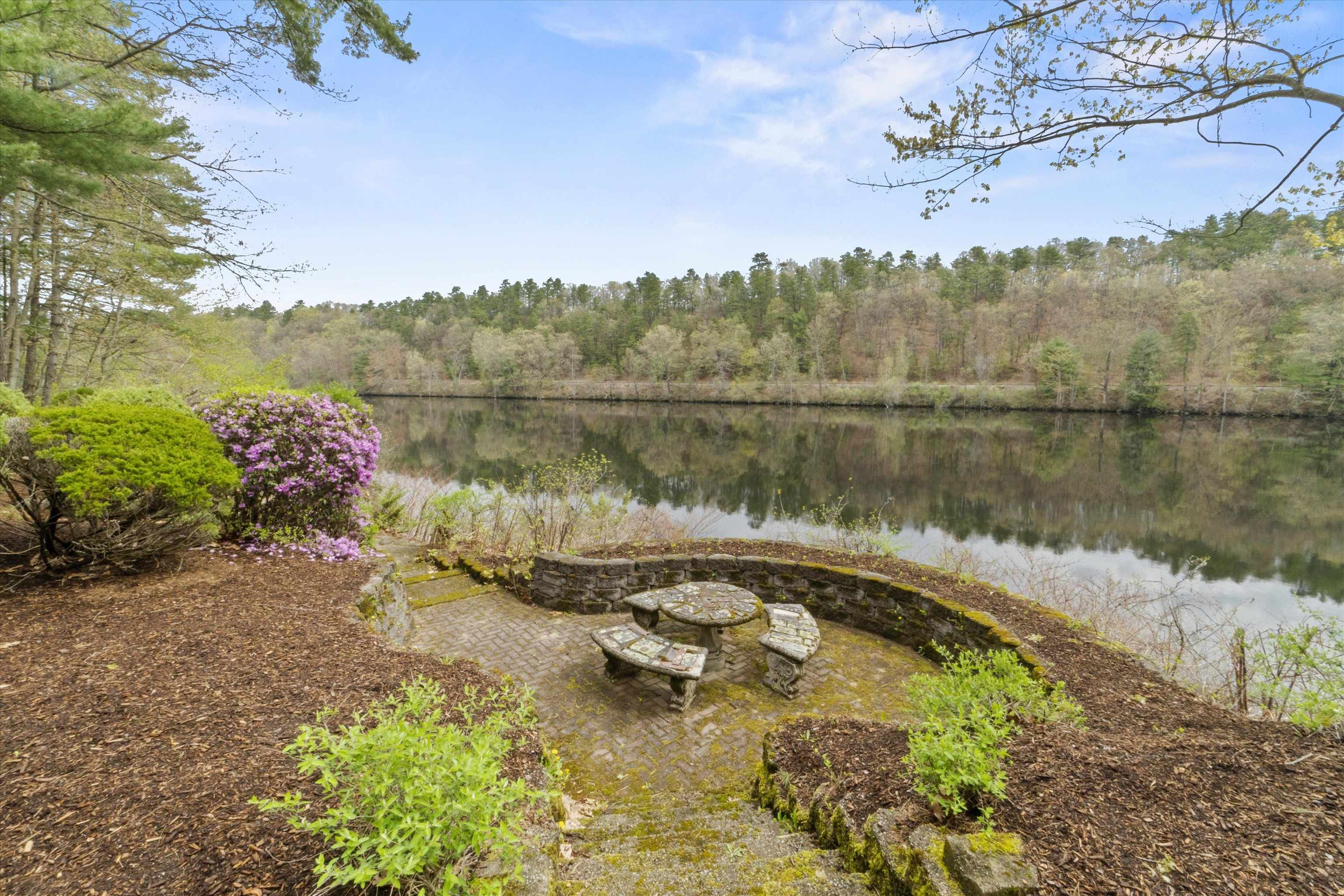 6 Hidden Ranch Drive Hooksett, NH 03106 - Photo 4 of 60