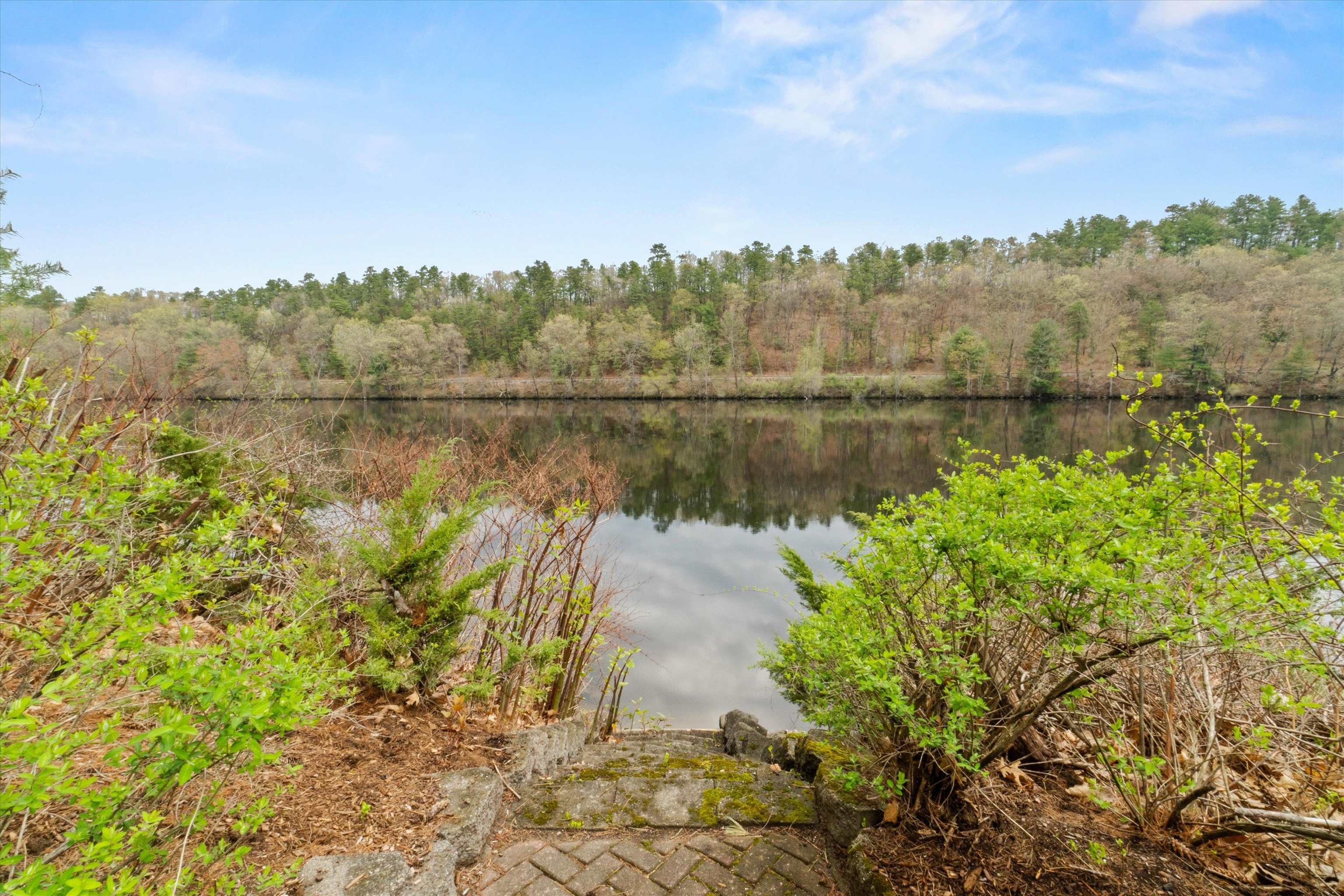 6 Hidden Ranch Drive Hooksett, NH 03106 - Photo 5 of 60