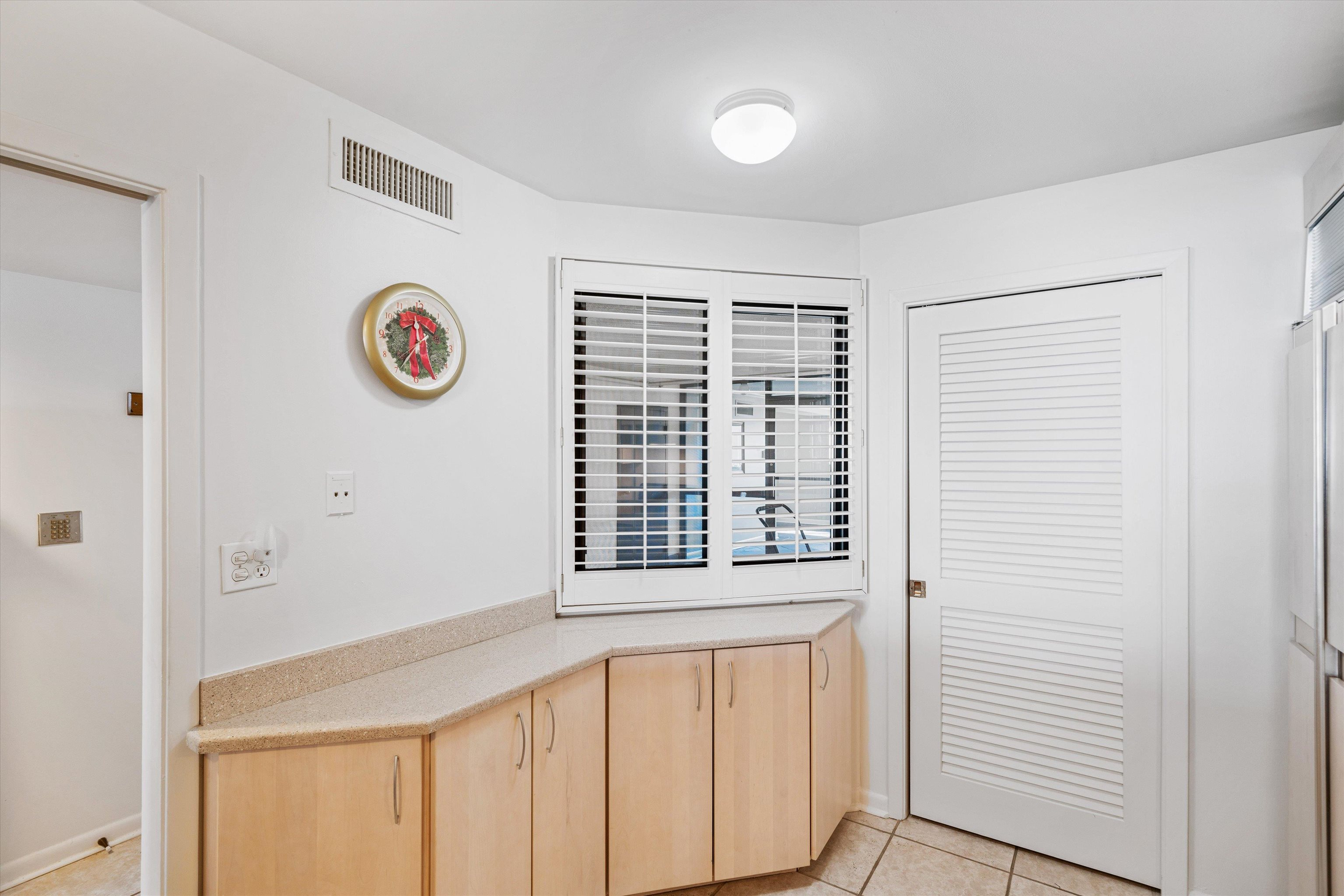 200 Wagner Street, Unit 604 Memphis, TN 38103 - Photo 13 of 36 Unfurnished dining area with light tile patterned floors