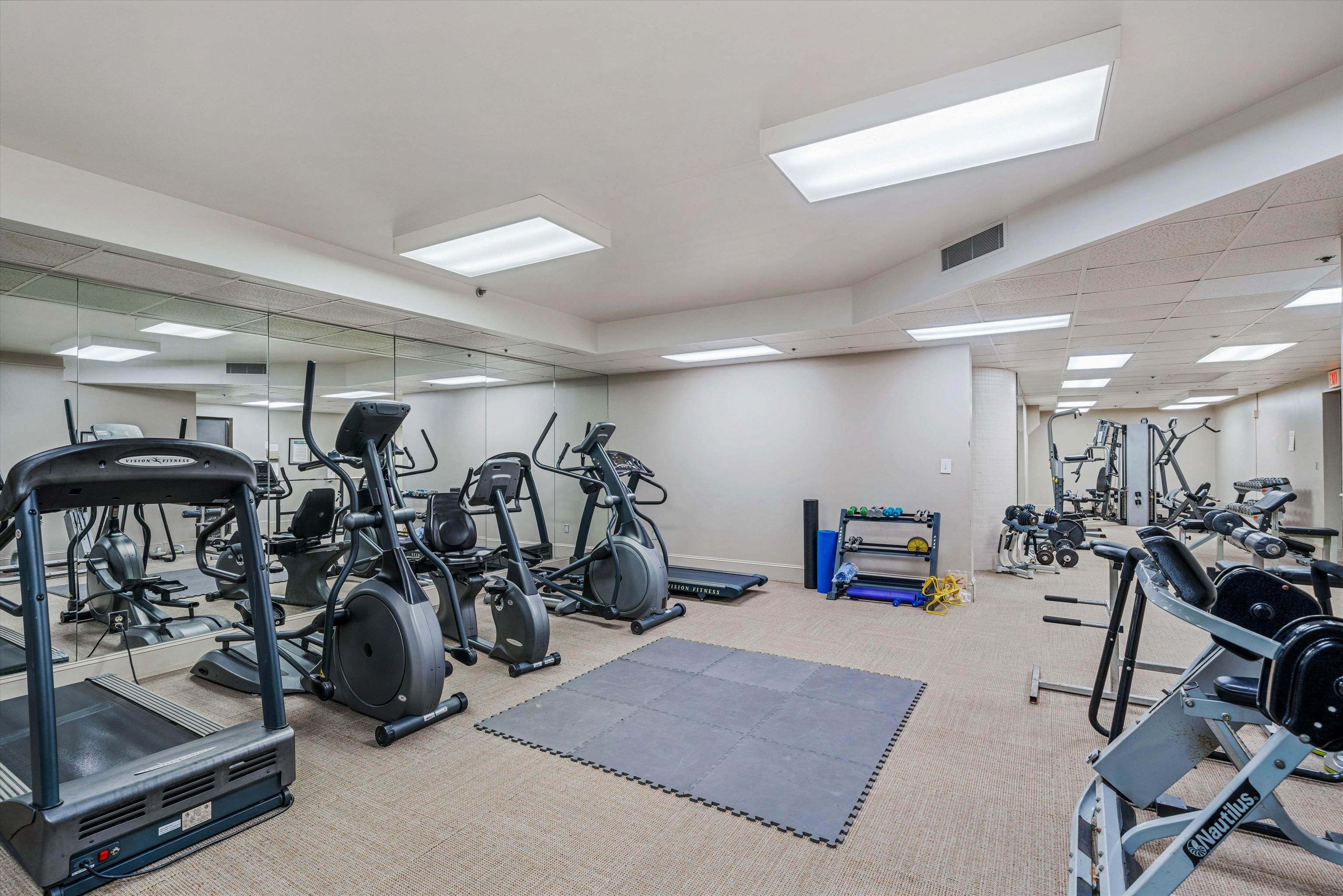 200 Wagner Street, Unit 604 Memphis, TN 38103 - Photo 29 of 36 Gym featuring a drop ceiling