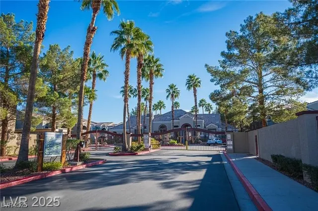 $1,350 | 5055 West Hacienda Avenue, Unit 1024, Las Vegas, NV 89118