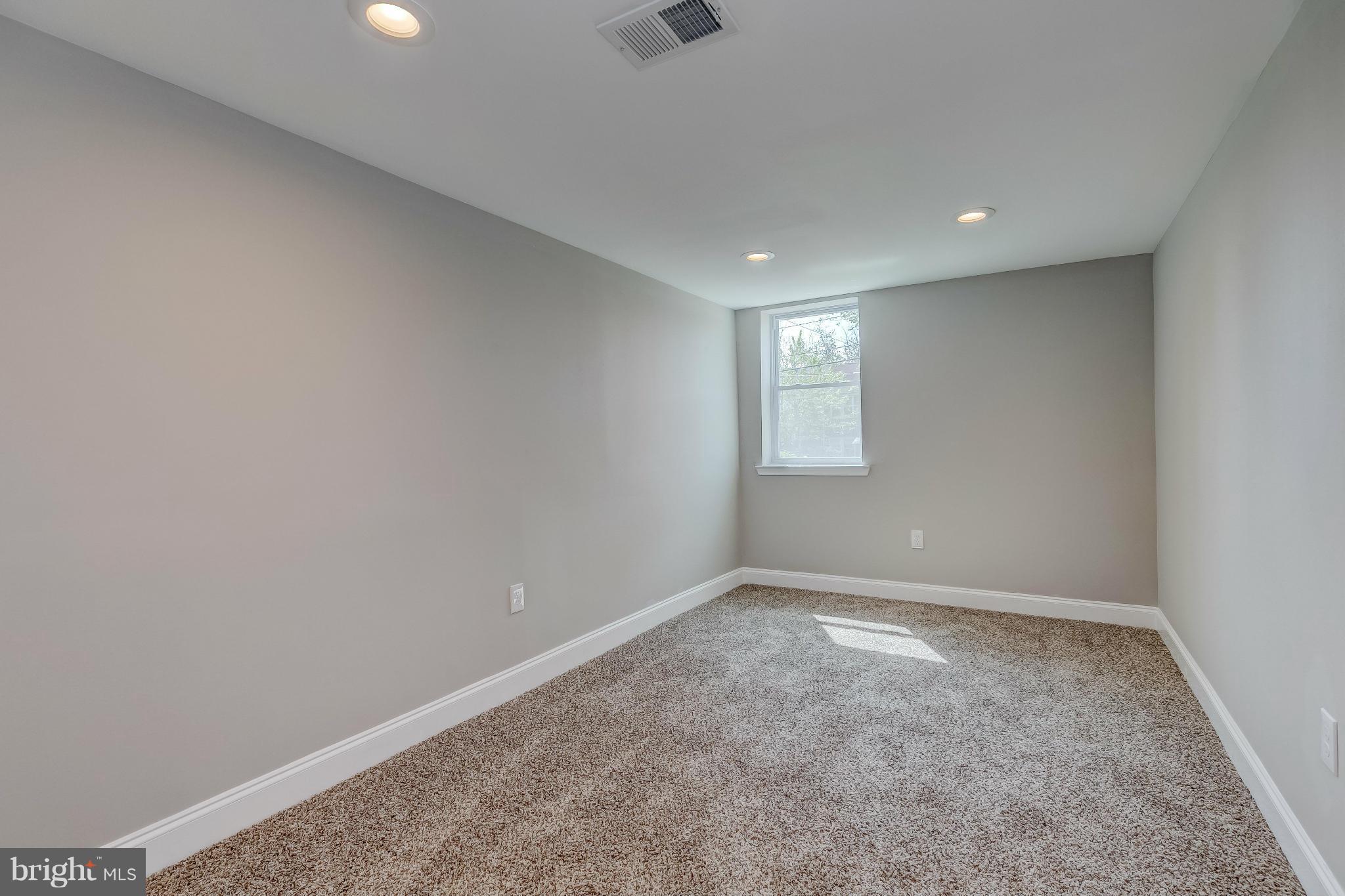 4903 West Hills Road Baltimore, MD 21229 - Photo 22 of 29 Bedroom