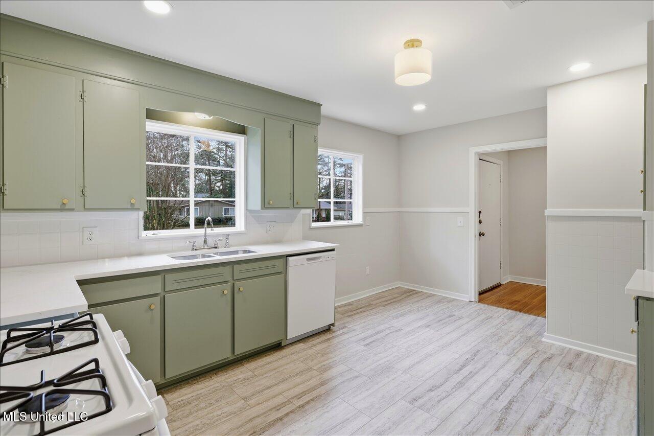 107 Murial Street Clinton, MS 39056 - Photo 8 of 25 10-107 Murial St _ Home Tours MS