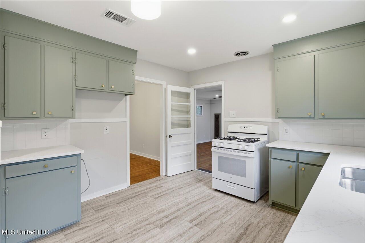 107 Murial Street Clinton, MS 39056 - Photo 9 of 25 11-107 Murial St _ Home Tours MS