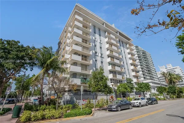 $3,000 | 245 18th Street, Unit 904, Miami Beach, FL 33139