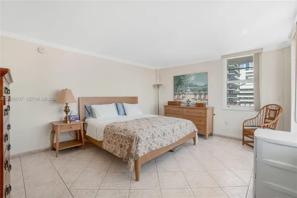 $3,000 | 245 18th Street, Unit 904, Miami Beach, FL 33139