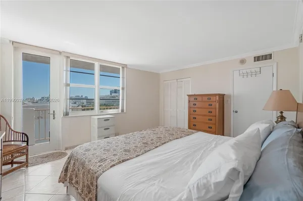 $3,000 | 245 18th Street, Unit 904, Miami Beach, FL 33139