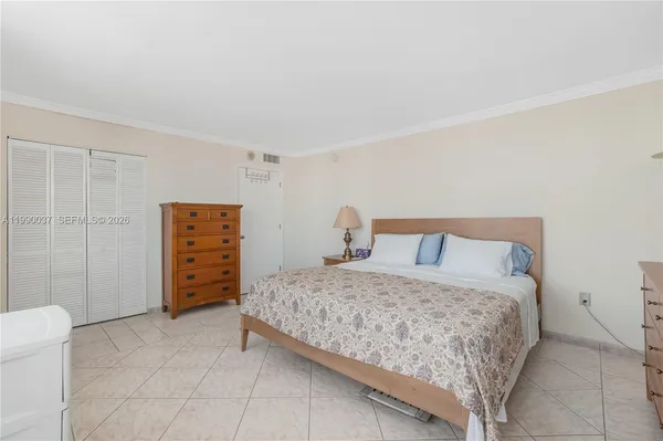 $3,000 | 245 18th Street, Unit 904, Miami Beach, FL 33139