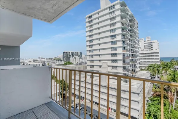 $3,000 | 245 18th Street, Unit 904, Miami Beach, FL 33139