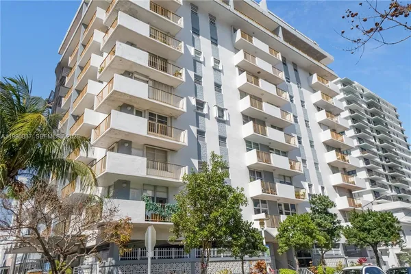 $3,000 | 245 18th Street, Unit 904, Miami Beach, FL 33139