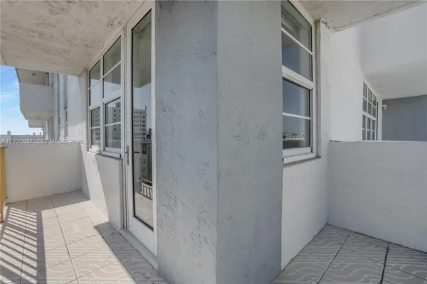 $3,000 | 245 18th Street, Unit 904, Miami Beach, FL 33139