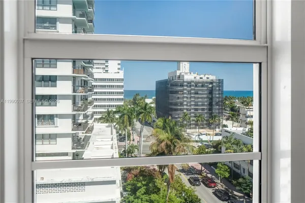 $3,000 | 245 18th Street, Unit 904, Miami Beach, FL 33139