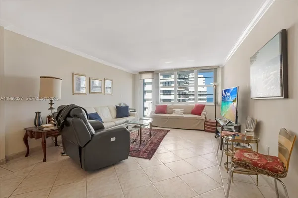 $3,000 | 245 18th Street, Unit 904, Miami Beach, FL 33139