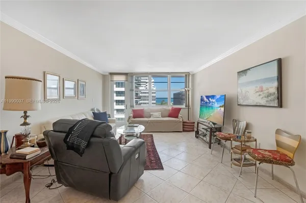 $3,000 | 245 18th Street, Unit 904, Miami Beach, FL 33139