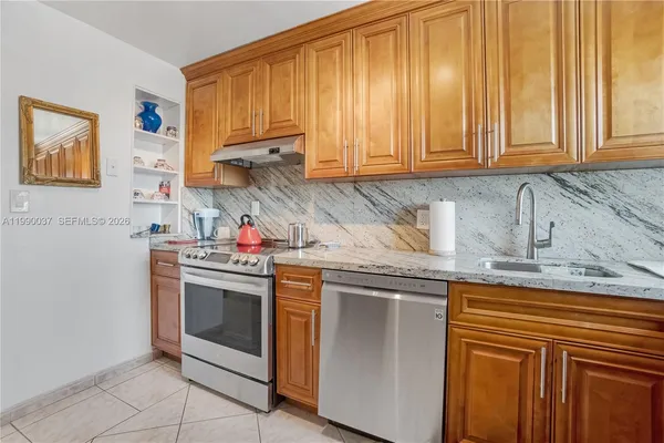 $3,000 | 245 18th Street, Unit 904, Miami Beach, FL 33139