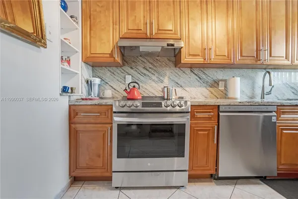 $3,000 | 245 18th Street, Unit 904, Miami Beach, FL 33139