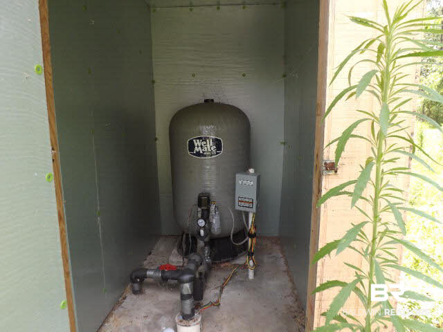 373 Heaton Circle Brewton, AL 36426 - Photo 15 of 16 Water Pump
