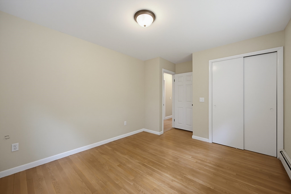 385 River Road Uxbridge, MA 01569 - Photo 19 of 34