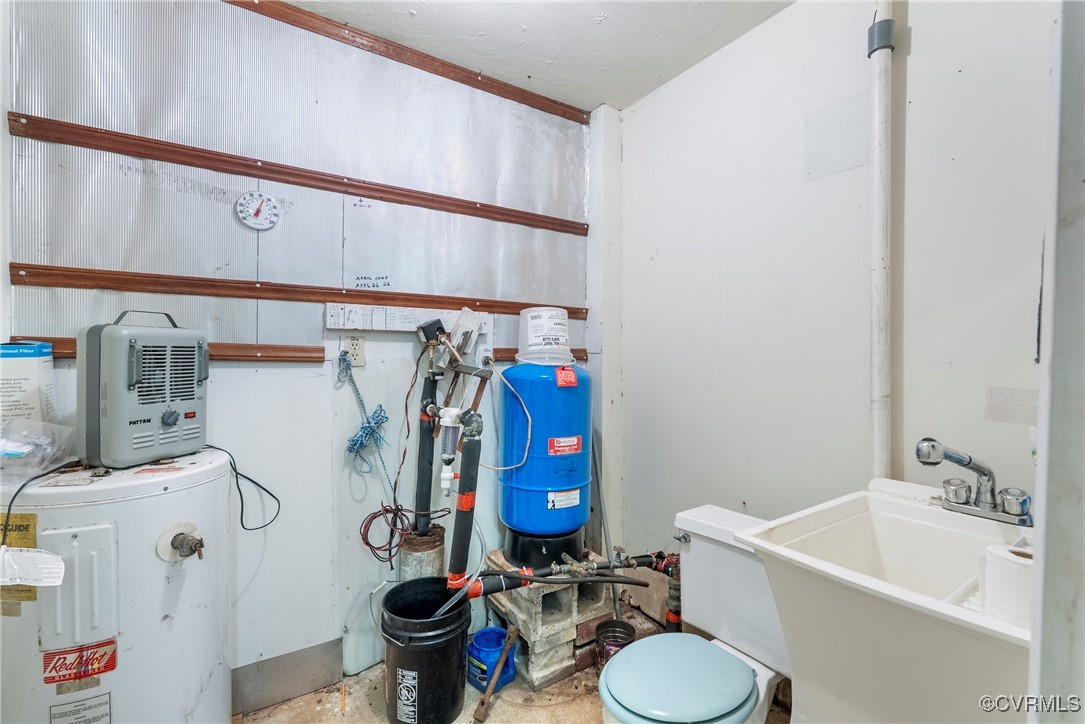 5290 Crumptown Road Farmville, VA 23901 - Photo 35 of 43 a bathroom with a sink toilet and shower