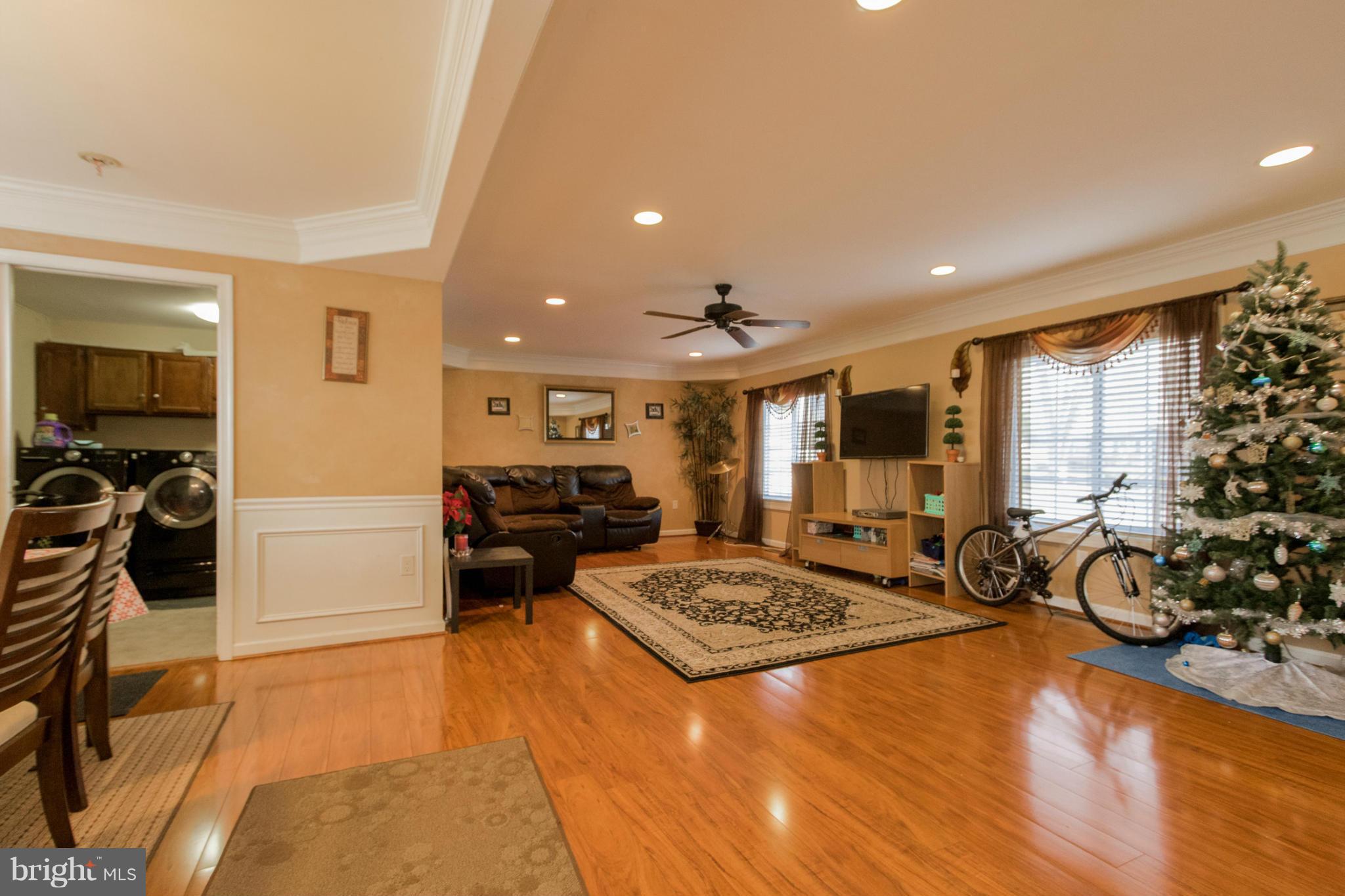111 North Sycamore Road Sterling, VA 20164 - Photo 8 of 25 Living Room