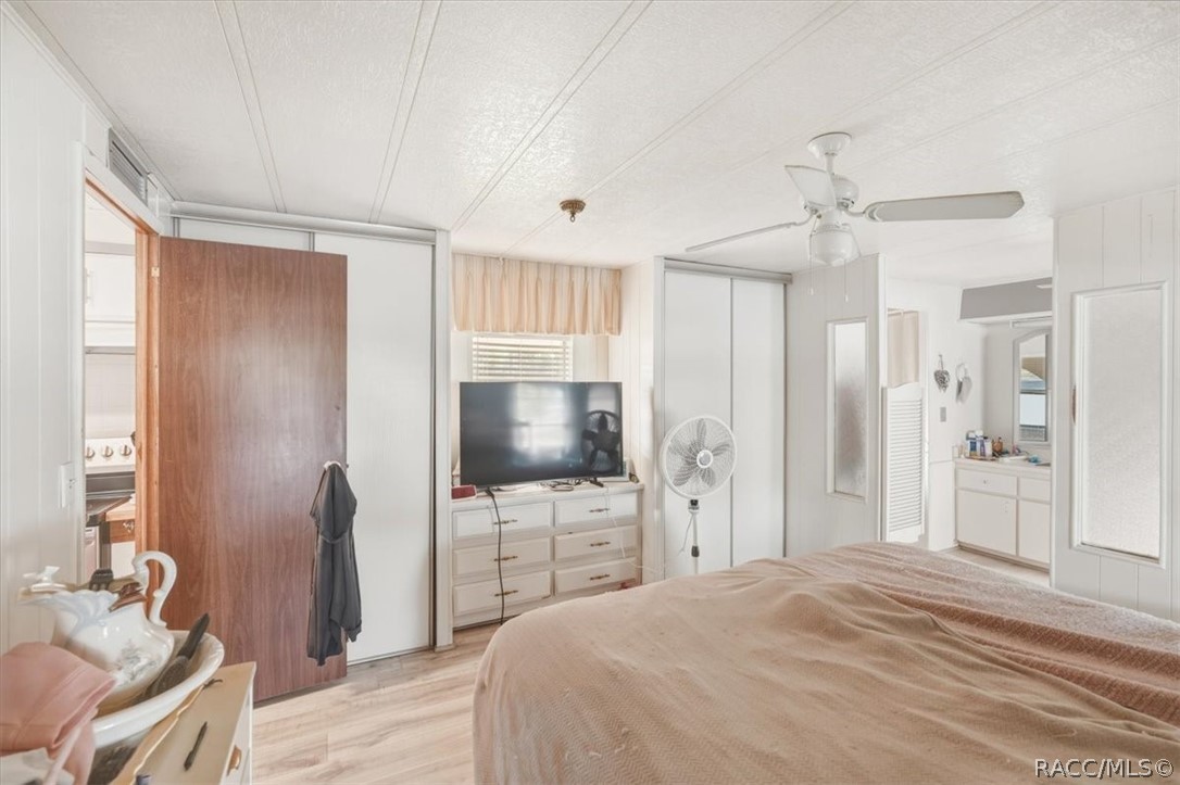 928 South Shad Terrace Inverness, FL 34450 - Photo 17 of 48 a bedroom with a bed and a flat screen tv in it