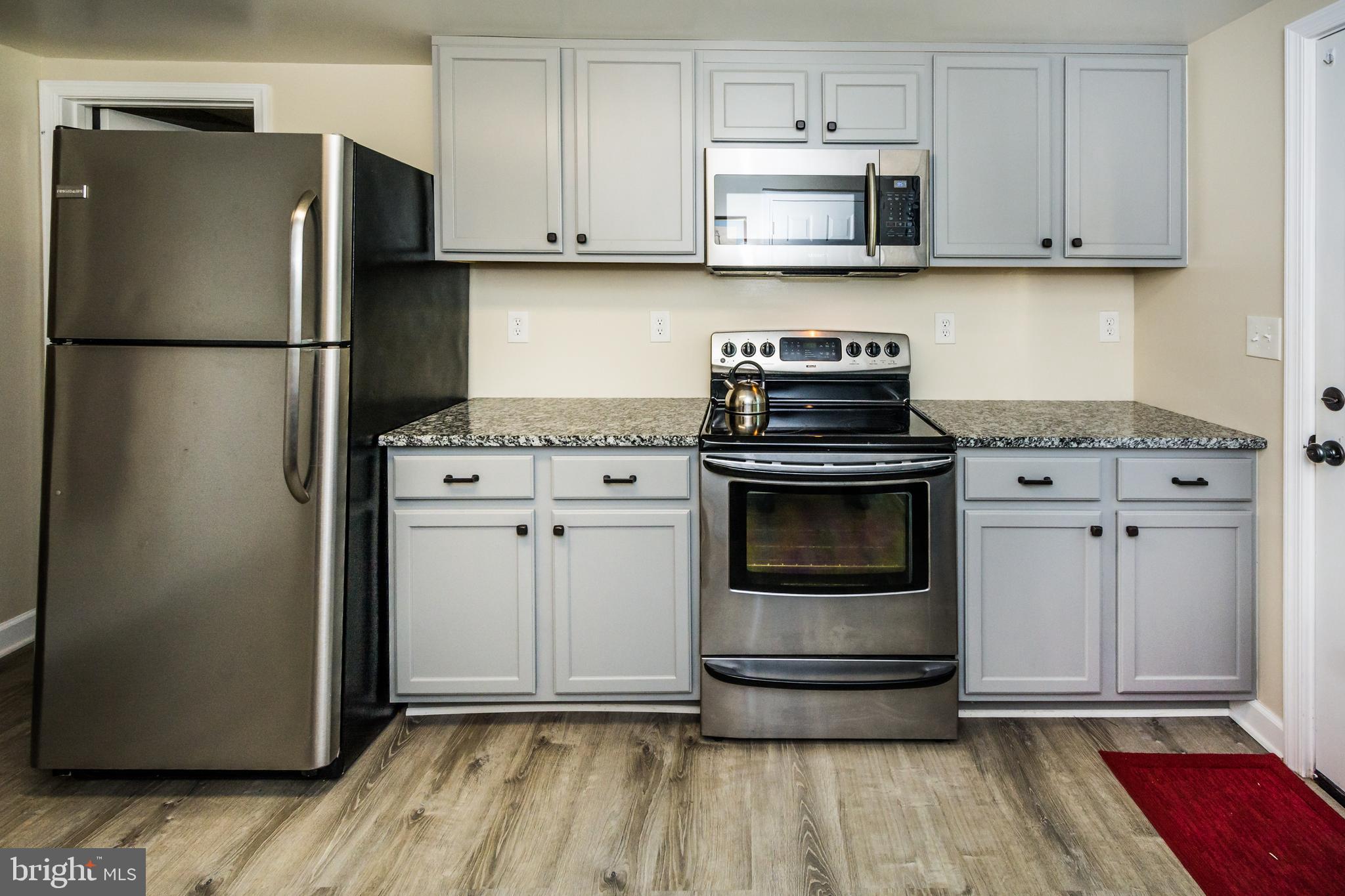 2712 Riverview Drive Riva, MD 21140 - Photo 13 of 34 Granite counter tops.