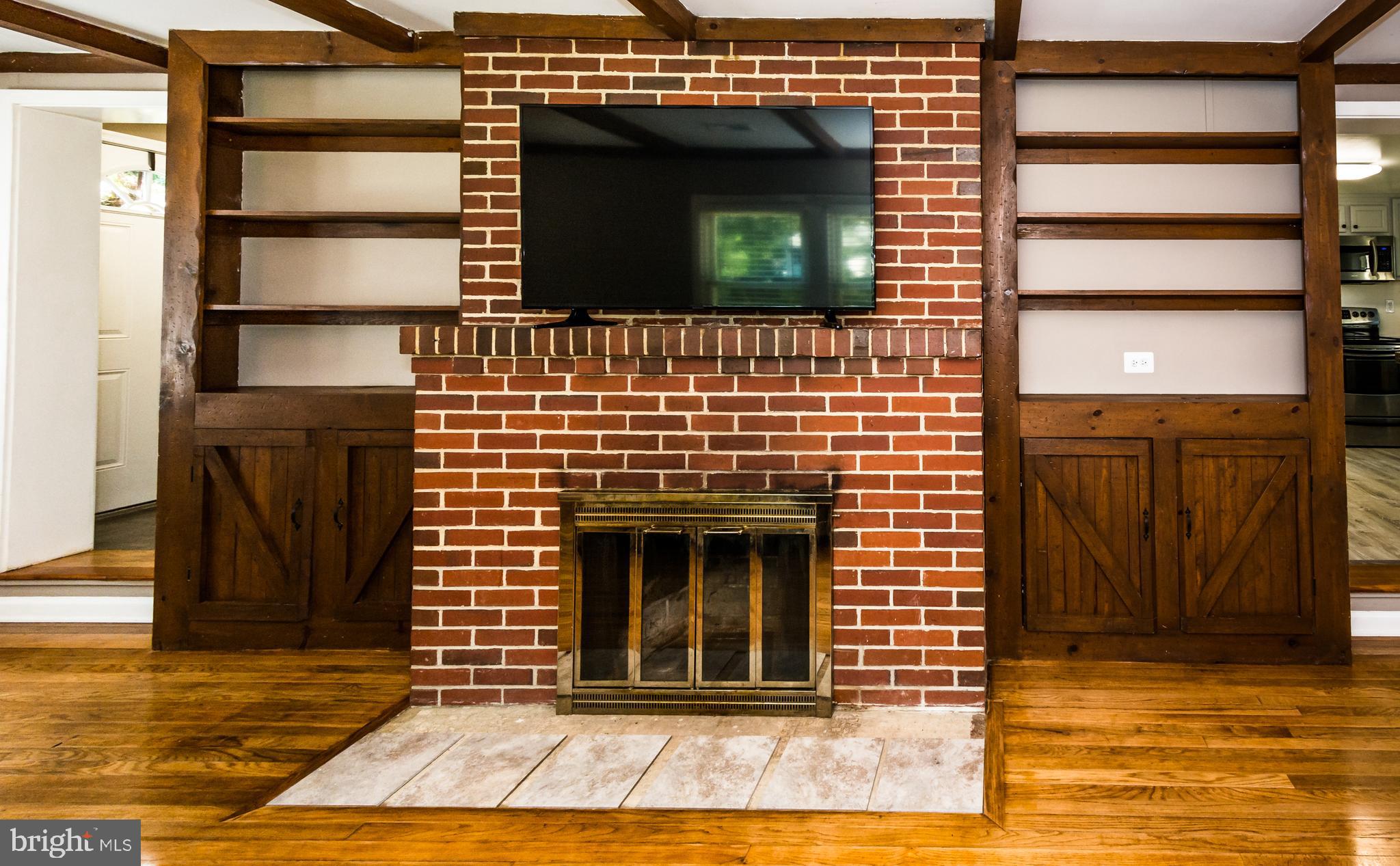 2712 Riverview Drive Riva, MD 21140 - Photo 10 of 34 Built ins bring this room so much charm,
