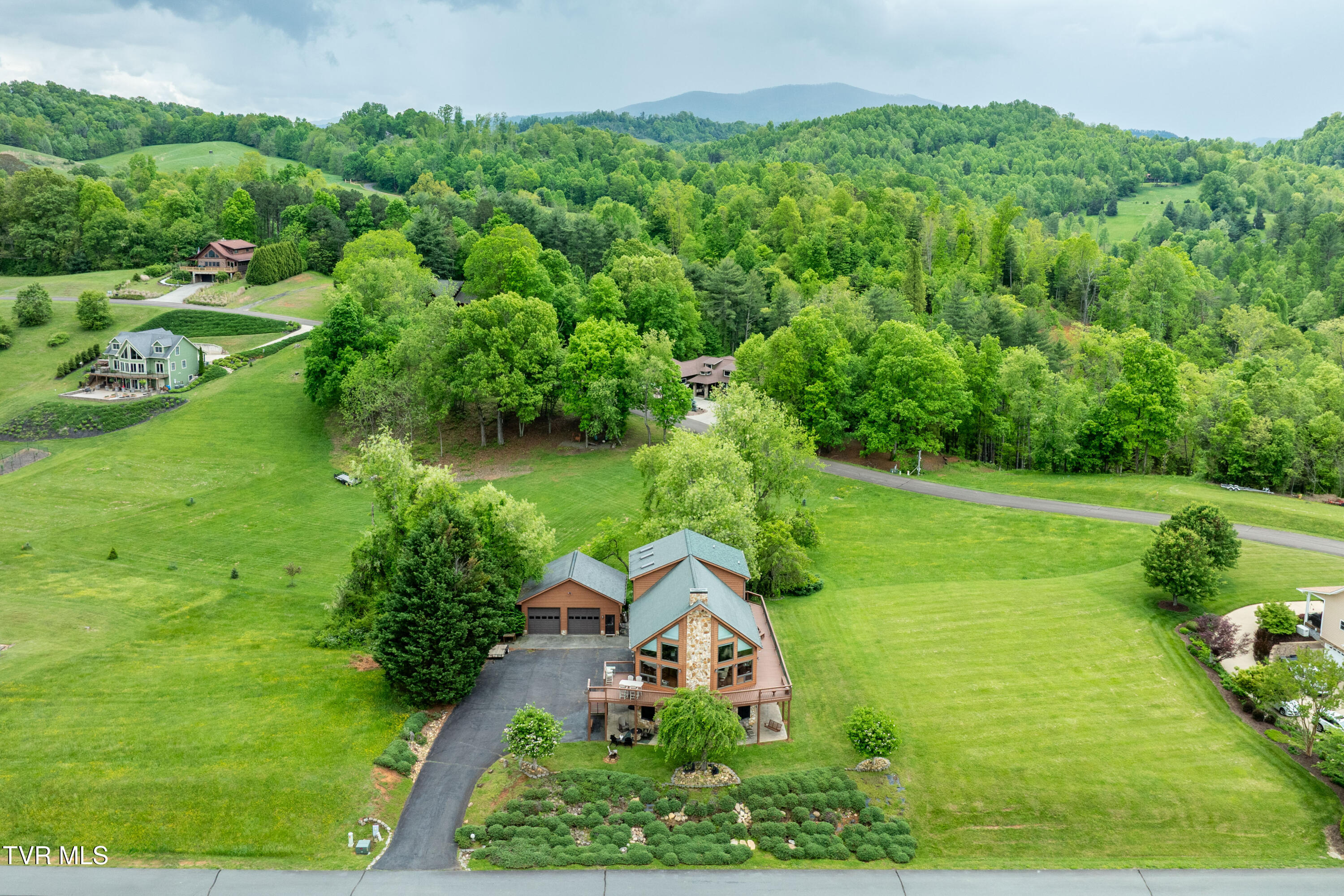 589 Harbor Point Road Butler, TN 37640 - Photo 33 of 64 598 Harbor Point Rd (4 of 89)