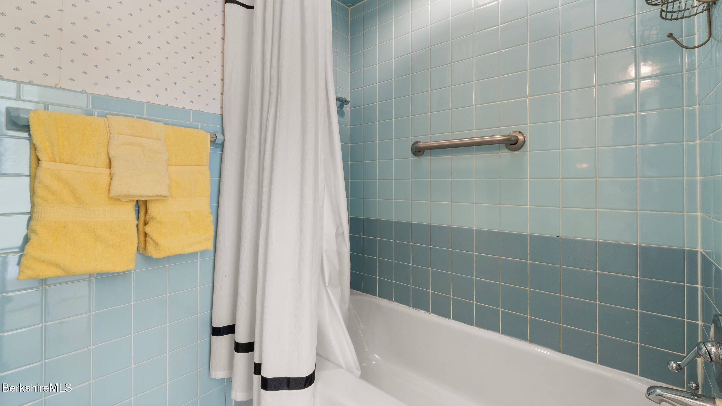 1 Colt Road, Unit 7 Pittsfield, MA 01201 - Photo 15 of 23 Full Bath