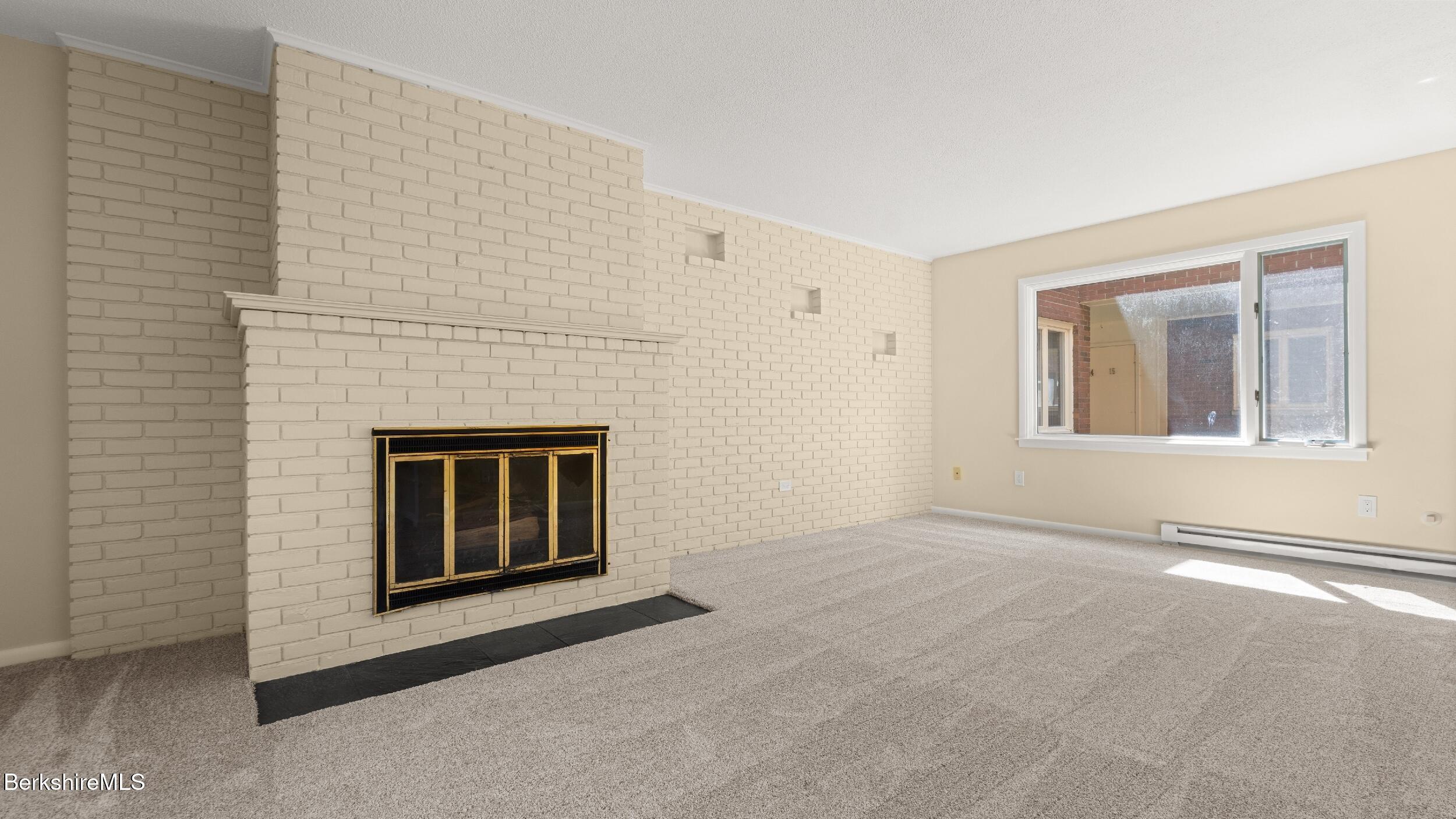 1 Colt Road, Unit 7 Pittsfield, MA 01201 - Photo 4 of 23 Living Rm