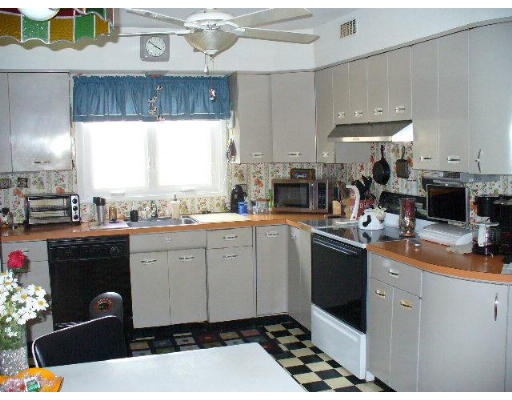 56-58 Calumet Road Holyoke, MA 01040 - Photo 5 of 17 Gallery Image 5