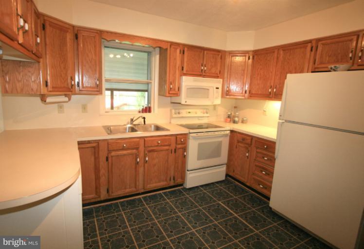 1618 Bay Ridge Road Edgewater, MD 21037 - Photo 16 of 28 Kitchen