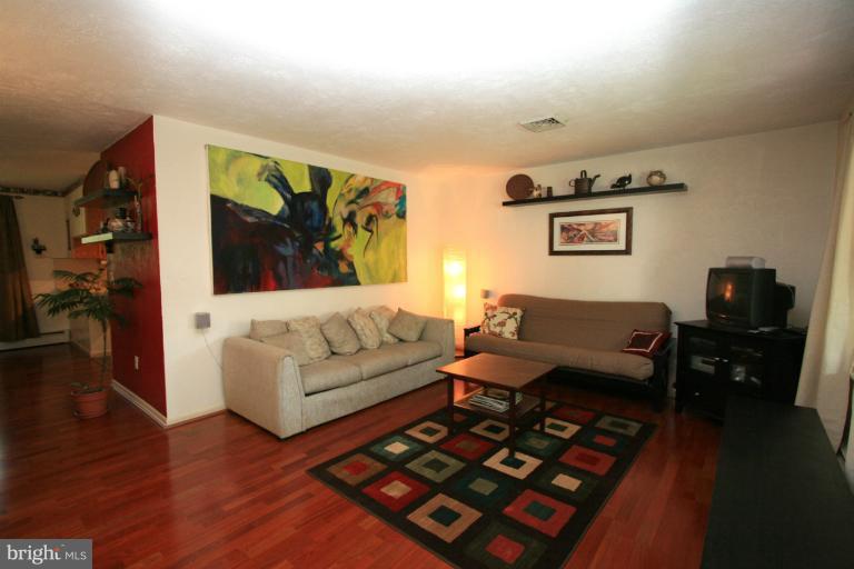 1618 Bay Ridge Road Edgewater, MD 21037 - Photo 17 of 28 Living Room