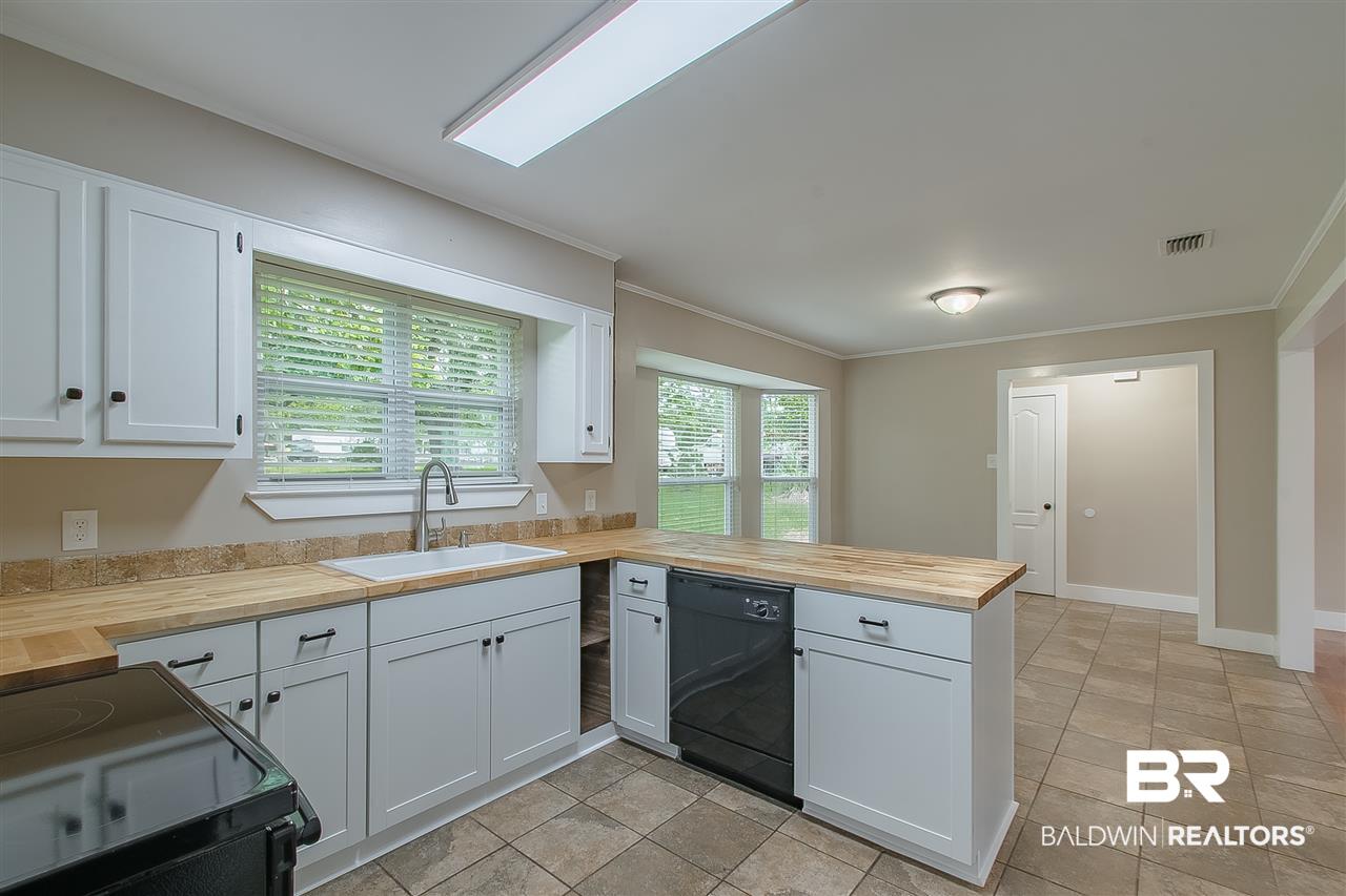 10740 Charlie Hodges Road Bay Minette, AL 36507 - Photo 11 of 37 Kitchen