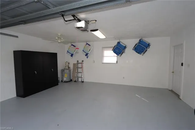 en empty room with windows and ceiling fan