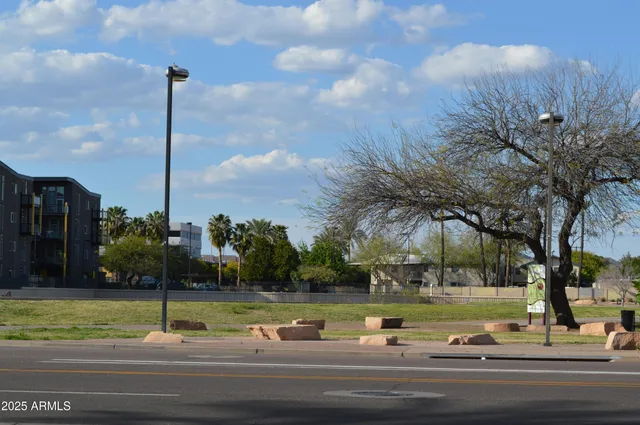 $1,500 | 1701 East Colter Street, Unit 450, Phoenix, AZ 85016