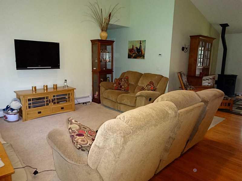 33 Smith Road Hermon, ME 04401 - Photo 5 of 35 Living Room.