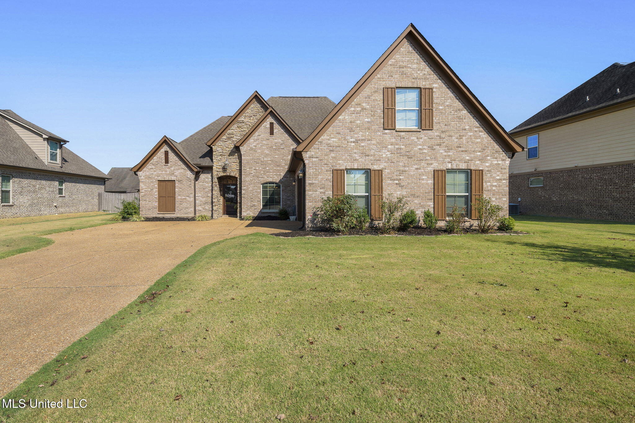 1098 Broadwing Circle South Olive Branch, MS 38654 - Photo 3 of 29 Front