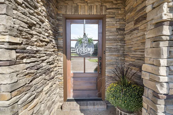 $399,900 | 1098 Broadwing Circle South, Olive Branch, MS 38654