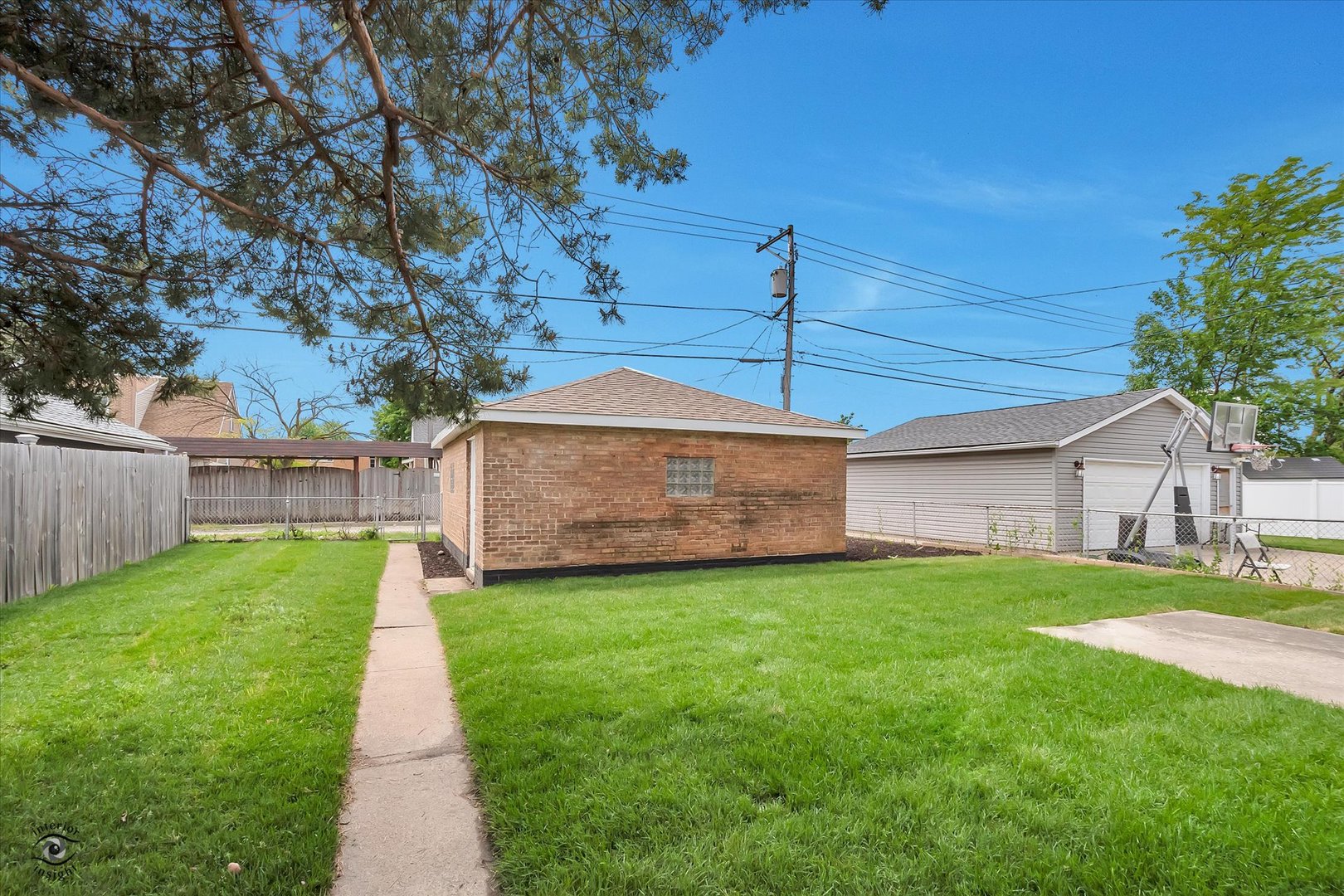 7229 57th Place Summit, IL 60501 - Photo 5 of 30 a front view of a house with yard