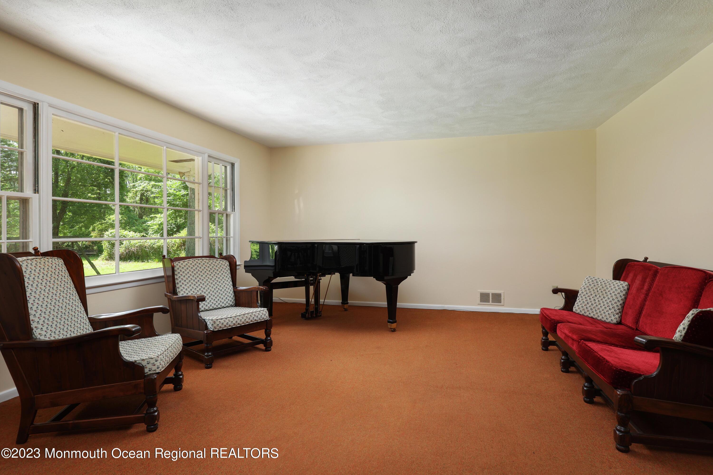 37 Redmont Road Watchung, NJ 07069 - Photo 16 of 45 Living Room
